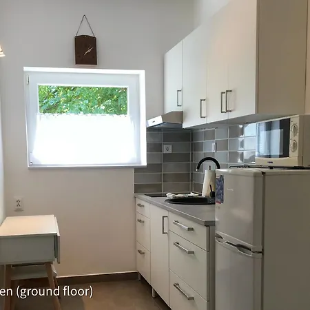 Quiet, Green, Relaxing Place - 3 Bedroom *