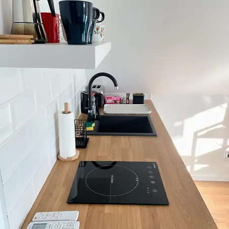 Quiet, Green, Relaxing Place - 3 Bedroom *