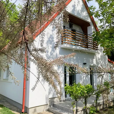 Quiet, Green, Relaxing Place - 3 Bedroom Balatonfured
