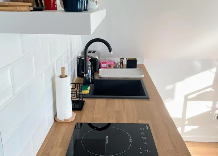 Quiet, Green, Relaxing Place - 3 Bedroom *