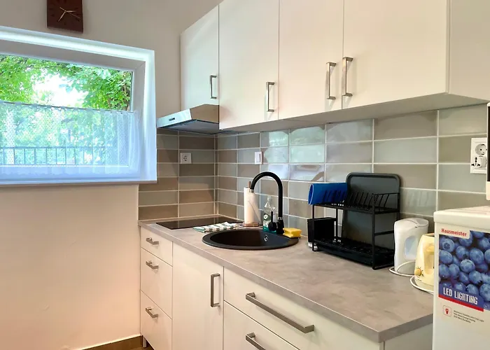 וילה Quiet, Green, Relaxing Place - 3 Bedroom באלאטונפורד