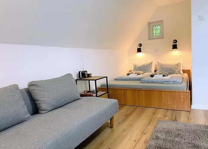 Quiet, Green, Relaxing Place - 3 Bedroom *